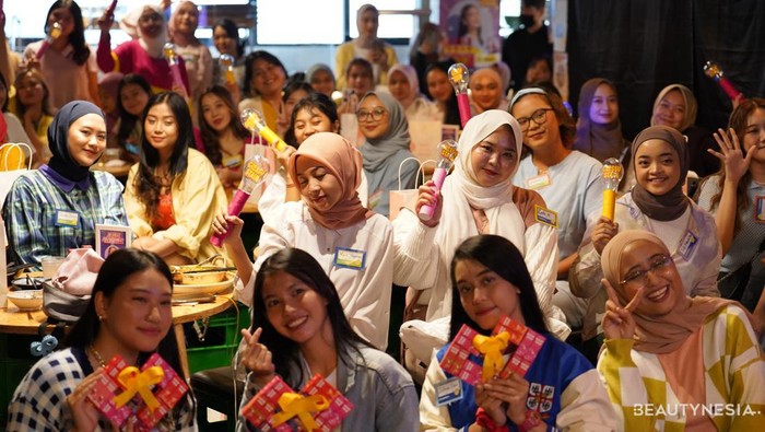 Event 'Comeback' Bersama Lip Tint Terfavorit, Emina Glossy Stain! Simak Keseruannya di Sini! Event 'Comeback' Bersama Lip Tint Terfavorit, Emina Glossy Stain! Simak Keseruannya di Sini!