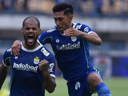 Sontekan Maut David da Silva Kandaskan PSS di Babak Pertama