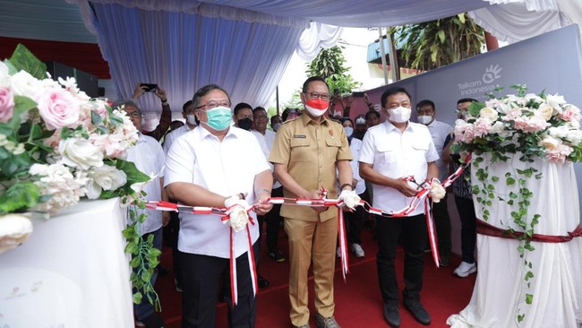 Telkom meresmikan Micro Edge DC neuCentrIX di kawasan Ibu Kota Negara (IKN) yang merupakan implementasi Pusat Komunitas Digital di Desa Bukit Raya.