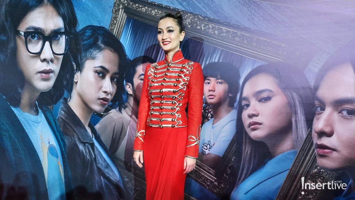 6 Potret Wanita Kece di Red Carpet Film 'Mencuri Raden Saleh'&NewLine;Aghniny Haque Andrea Dian Atiqah Hasiholan