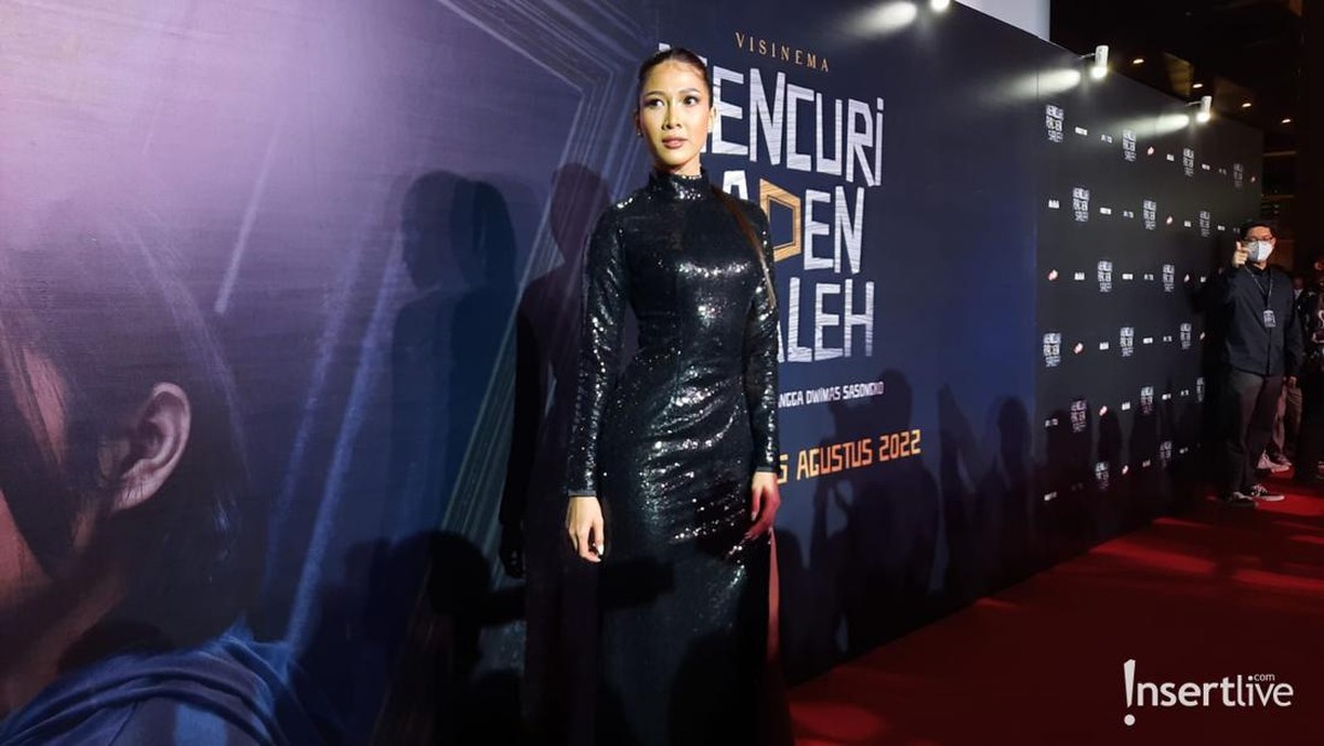 6 Potret Wanita Kece di Red Carpet Film 'Mencuri Raden Saleh'&NewLine;Aghniny Haque Andrea Dian Atiqah Hasiholan