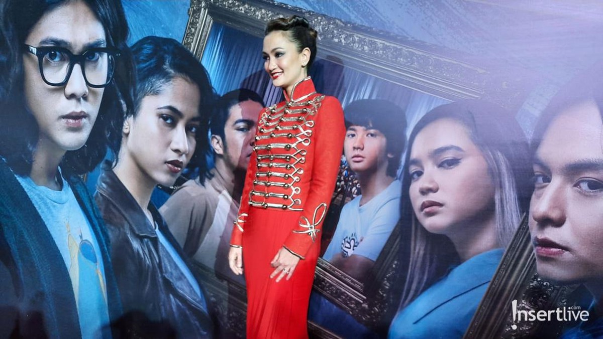 6 Potret Wanita Kece di Red Carpet Film 'Mencuri Raden Saleh'&NewLine;Aghniny Haque Andrea Dian Atiqah Hasiholan