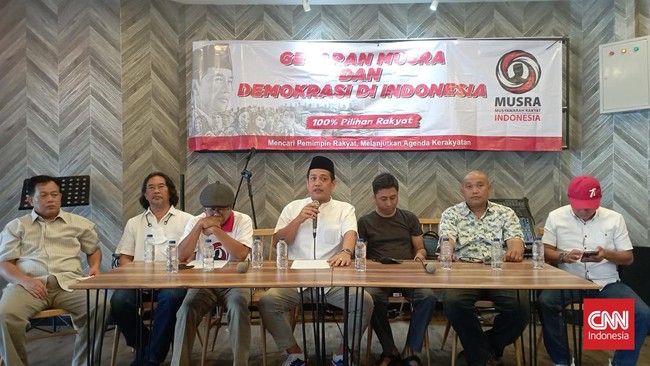 Sejumlah kelompok relawan Jokowi mulai bergerilya menjelang Pilpres 2024. Mereka pun menggelar musyawarah rakyat untuk menentukan calon presiden 2024.
