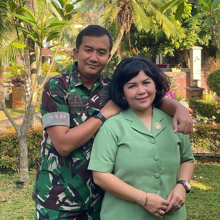 <p>Status itu ia dapatkan sejak menikah dengan seorang perwira TNI AD, Cahyo Permono yang berpangkat kolonel. (Foto: Instagram @yoxforchrist)</p>
