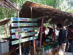 Asyiknya Kuliner di Pasar Kamu, Jajakan Makanan Tempo Dulu