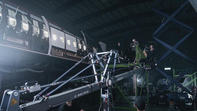 Set Pesawat hingga Audisi Pemeran Emergency Declaration Berikut fakta-fakta menarik mengenai Emergency Declaration, mulai dari set pesawat hingga audisi pemeran film Korea tersebut.