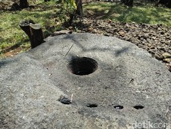 Batu Berlubang Pasir Lulumpang Peninggalan Manusia Purba di Garut