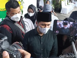 Emil Dardak Kenang Kepergian Hermanto Dardak Lewat Lagu My Way