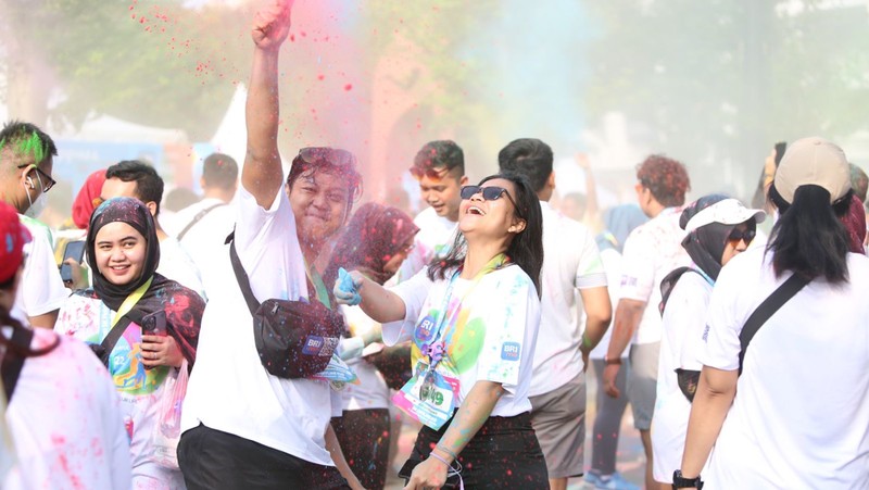 Sebanyak 5.000 pelari individu turut berpartisipasi dalam ajang BRImo Colourful Run 2022 yang diselenggarakan PT Bank Rakyat Indonesia (Persero) Tbk