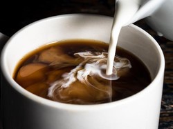 Apa Benar Gula dan Krimer Pengaruhi Kafein Kopi? Ini Penjelasannya