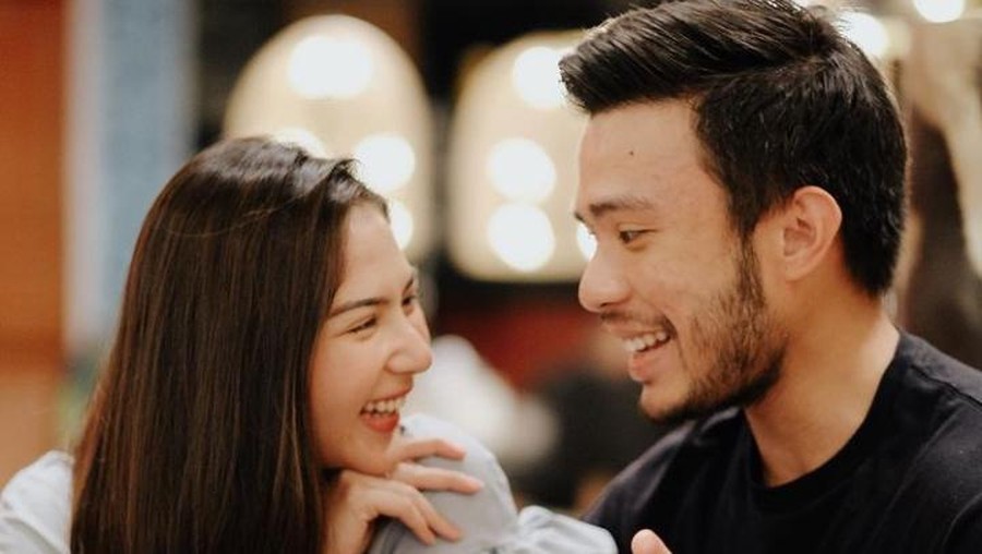 Potret Mesra Jessica Mila Saat Lomba Makan Kerupuk Bareng Yakup