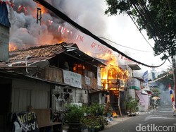 Polisi Masih Selidiki Kebakaran Jl Simprug Golf Jaksel: Rumah Berhimpitan