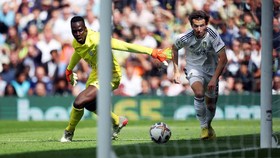 Mendy Blunder, Chelsea Tertinggal 0-2 dari Leeds di Babak I