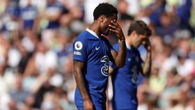 FOTO: Chelsea Terkapar Tak Berdaya di Markas Leeds