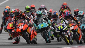 Viral Pembalap Moto3 Ditendang Kru, Pihak MotoGP Beri Respons