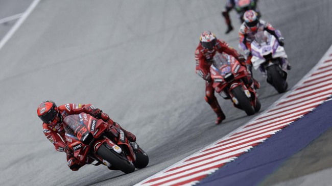 Francesco Bagnaia dijatuhi hukuman turun tiga posisi start MotoGP San Marino 2022 menyusul insiden dengan Alex Marquez di FP1.
