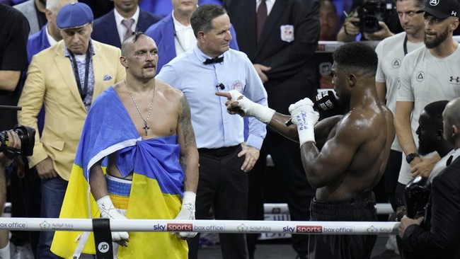 Ayah Tyson Fury, John Fury mengaku sudah tahu cara untuk menaklukkan Oleksandr Usyk.