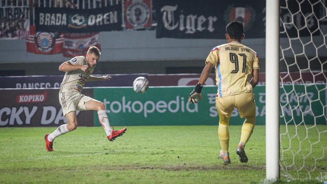 Persija Jakarta berhasil menaklukkan Rans Nusantara dengan skor 3-0 di laga penutup pekan kelima. Berikut klasemen Liga 1 usai hasil tersebut.