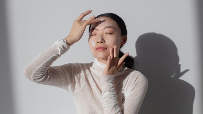 BeauPicks: 5 Rekomendasi Sunscreen Stick Terbaik untuk Lindungi Kulit, Antiribet & Travel Friendly!