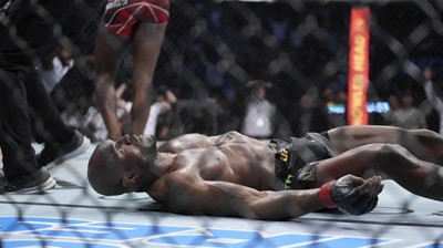 img-title FOTO: Detik-detik Kamaru Usman KO saat UFC 278 Sisa 56 Detik