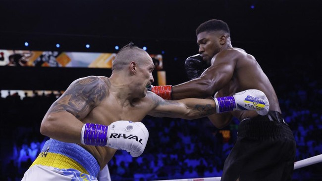 Oleksandr Usyk berhasil mengalahkan Anthony Joshua (AJ) dan mempertahankan sabuk juara kelas berat WBA, IBF, WBO, dan IBO.