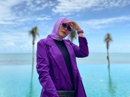7 Potret Wanita Pariaman Viral di TikTok, Suka Warna Ungu hingga Dirikan Komunitas