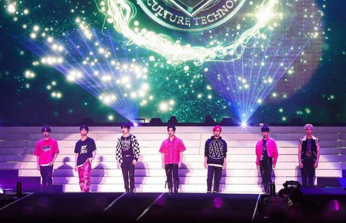 Dengan lagu Beatbox dan Glitch Mode, NCT Dream berhasil mengajak penonton bernyanyi bersama. Sorakan dari para penggemar yang ikut bernyanyi, semakin memeriahkan suasana/Foto: instagram.com/smtown