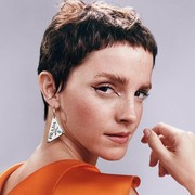 Tampil dengan Rambut Pixie Cut, Emma Watson Menjadi Muse untuk Parfum Terbaru Prada Beauty!