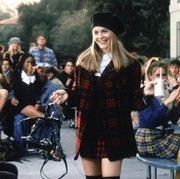 Kilas Balik Yuk! Ini Sederet Tren Fashion Remaja yang Populer dari Masa ke Masa