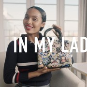 Yara Shahidi Ajak Kamu Intip Isi Tas Lady Dior Miliknya! Ada Apa Saja?