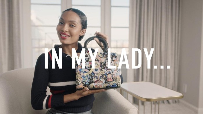 Yara Shahidi Ajak Kamu Intip Isi Tas Lady Dior Miliknya! Ada Apa Saja? Yara Shahidi Ajak Kamu Intip Isi Tas Lady Dior Miliknya! Ada Apa Saja?
