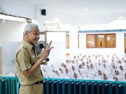 Ganjar Dukung Program Entrepreneur Santri di Ponpes Banyumas