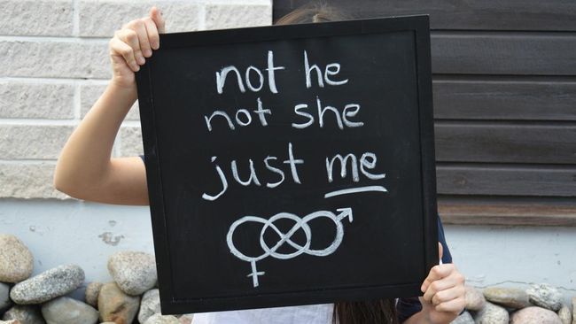 Non-biner adalah istilah yang digunakan bagi mereka yang tak ingin didefinisikan sebagai gender tertentu. Bagaimana Islam memandang non-biner?