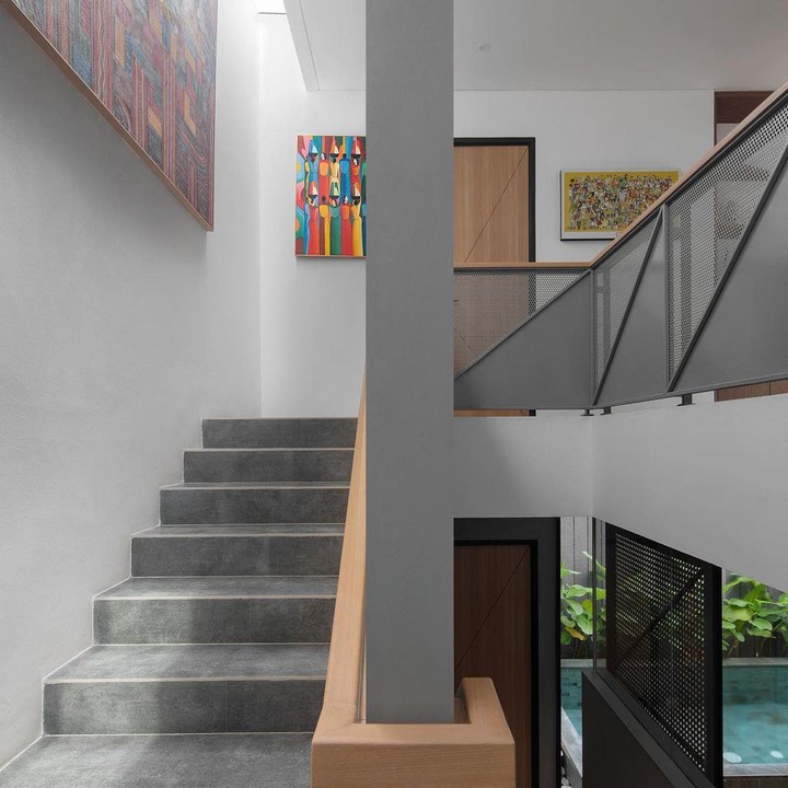 <p>Konsep modern dilengkapi dengan interior desain yang minimalis membuat rumah Intan terlihat tampak nyaman, ya, Bunda. (Foto: Instagram@intan_nuraini23)</p>