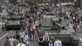 FOTO: Ukraina Sulap Zona Perang Jadi Pameran Alutsista Hancur Rusia