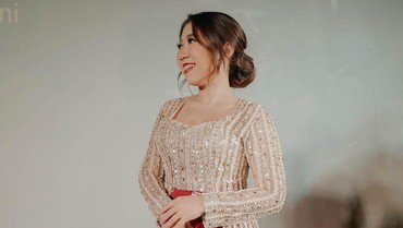 img-title Kebaya Gagal Dipakai Lamaran, Kiky Saputri: Tuhan Merancang untuk Acara Lain