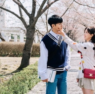 img-title Reunian, Lee Seung Gi dan Lee Se Young Kembali Jadi Kekasih di Drakor Terbaru The Law Cafe