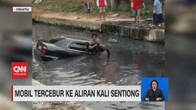 VIDEO: Pedal Rem Terganjal Karpet, Mobil Tercebur Sungai