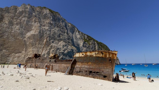 FOTO: Mengagumi Panorama Pantai Kapal Karam di Yunani