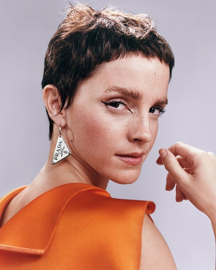 Pemeran Hermione di serial film Harry Potter, Emma Watson, digandeng Prada Beauty sebagai muse parfum terbarunya, Paradoxe. Kemunculannya kembali di publik membuat para penggemarnya senang./ foto: Instagram.com/pradabeauty