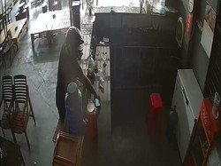 Terekam CCTV Pencurian HP Bermodus Beli Dibungkus di Kota Pasuruan