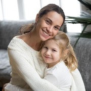 Stigma Ibu Bekerja Tidak Bisa Dekat dengan Anak, Padahal Punya Banyak Dampak Positif! Apa Saja?
