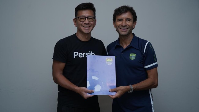 Pelatih Persib Bandung Luis Milla Aspas punya catatan yang kontras saat menangani klub dibanding ketika membina tim nasional (timnas).