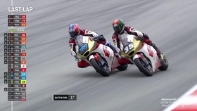 VIDEO: Aksi Tipu-tipu Chantra Salip Ai Ogura di Moto2 Austria