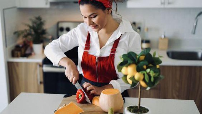 Jadi Idaman Mertua, 4 Zodiak Ini Ternyata Punya Bakat Terpendam Jago Masak Lho!