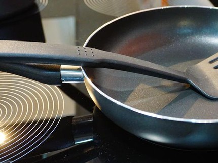 Perbedaan Wajan Marble dan Wajan Keramik, Mana yang Lebih Baik?