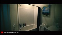 <p>Kamar mandinya pun juga sederhana dan minimalis, dan belum banyak dilengkapi kebutuhan peralatan mandi. (Foto: YouTube The Hermansyah A6)</p>