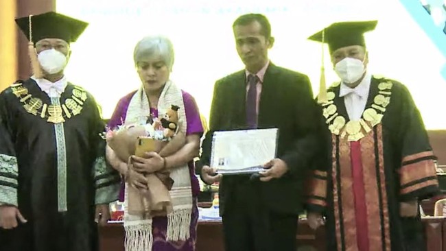 Ayah Brigadir J, Samuel Hutabarat pasrah usai anaknya kini gagal memenuhi cita-cita melanjutkan sekolah ke jenjang S2 dan menikah.