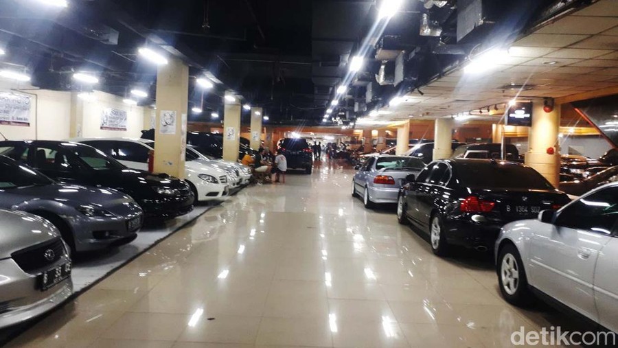 Mal Blok M yang sepi sempat menjadi perbincangan&period; Namun&comma; siapa sangka di mal ini ada area bursa mobil bekas yang masih sering kedatangan pengunjung&period;
