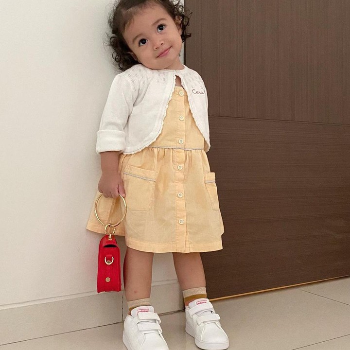 <p>Di usianya yang kedua tahun, Cara Rose sudah pandai berpose di depan kamera. Foto dan videonya sering diunggah Rianti melalui Instagram. (Foto: Instagram @riantic)</p>
